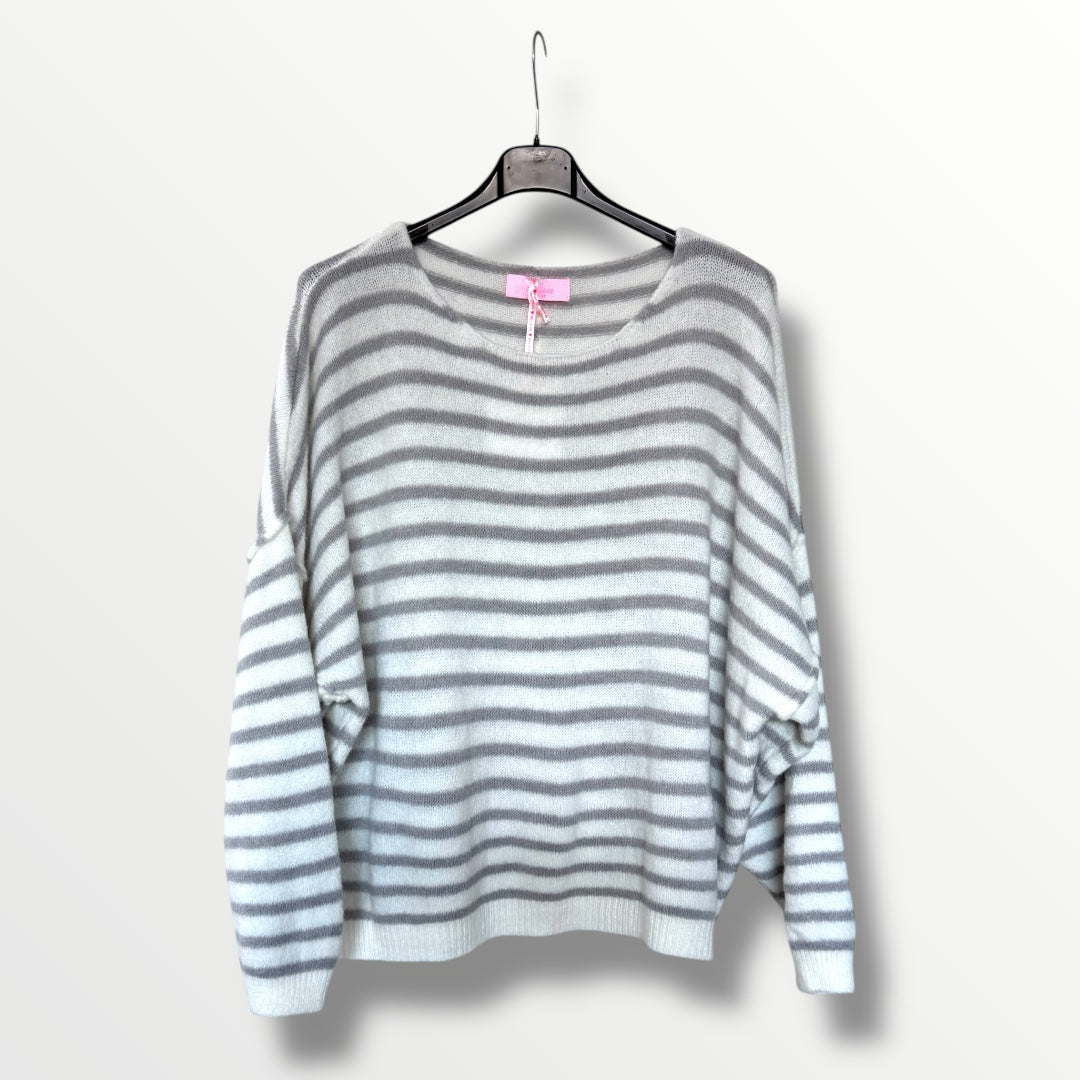 Gestreifter Strickpullover mit Ziernähten in verschiedenen Farben