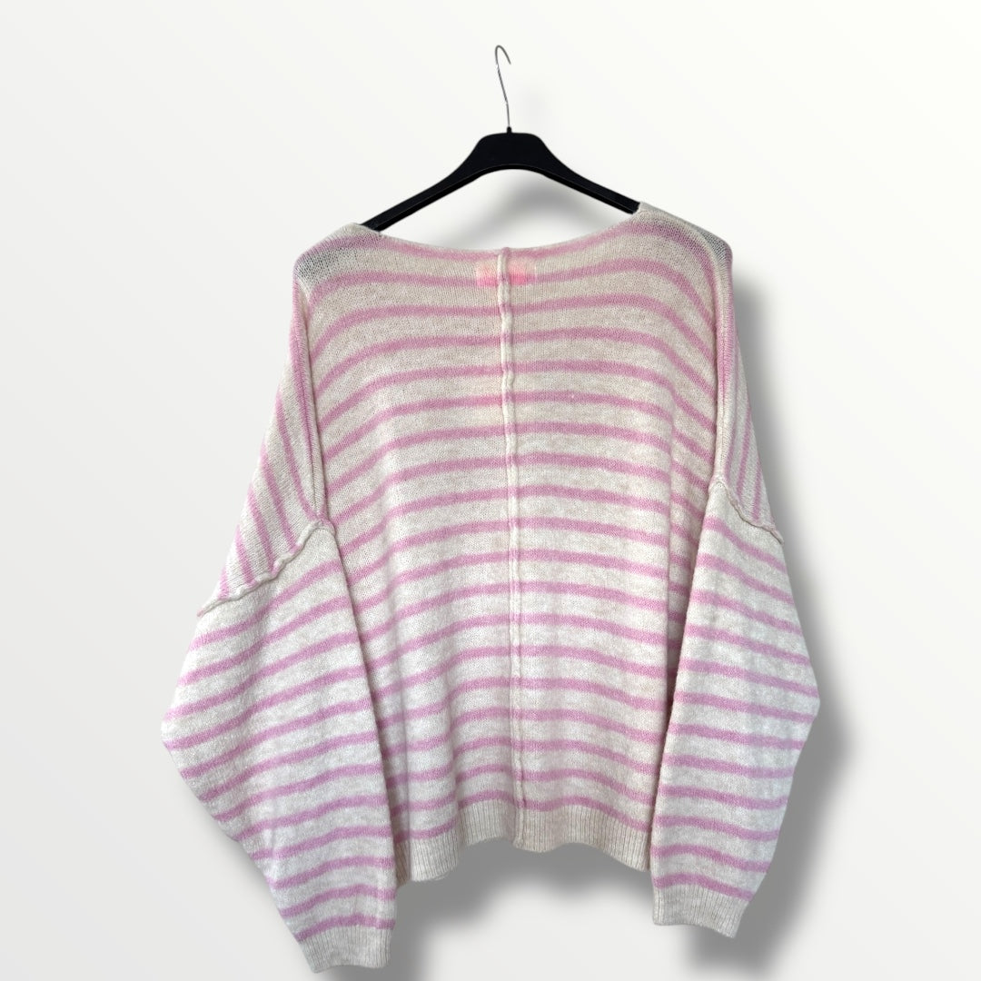 Gestreifter Strickpullover mit Ziernähten in verschiedenen Farben