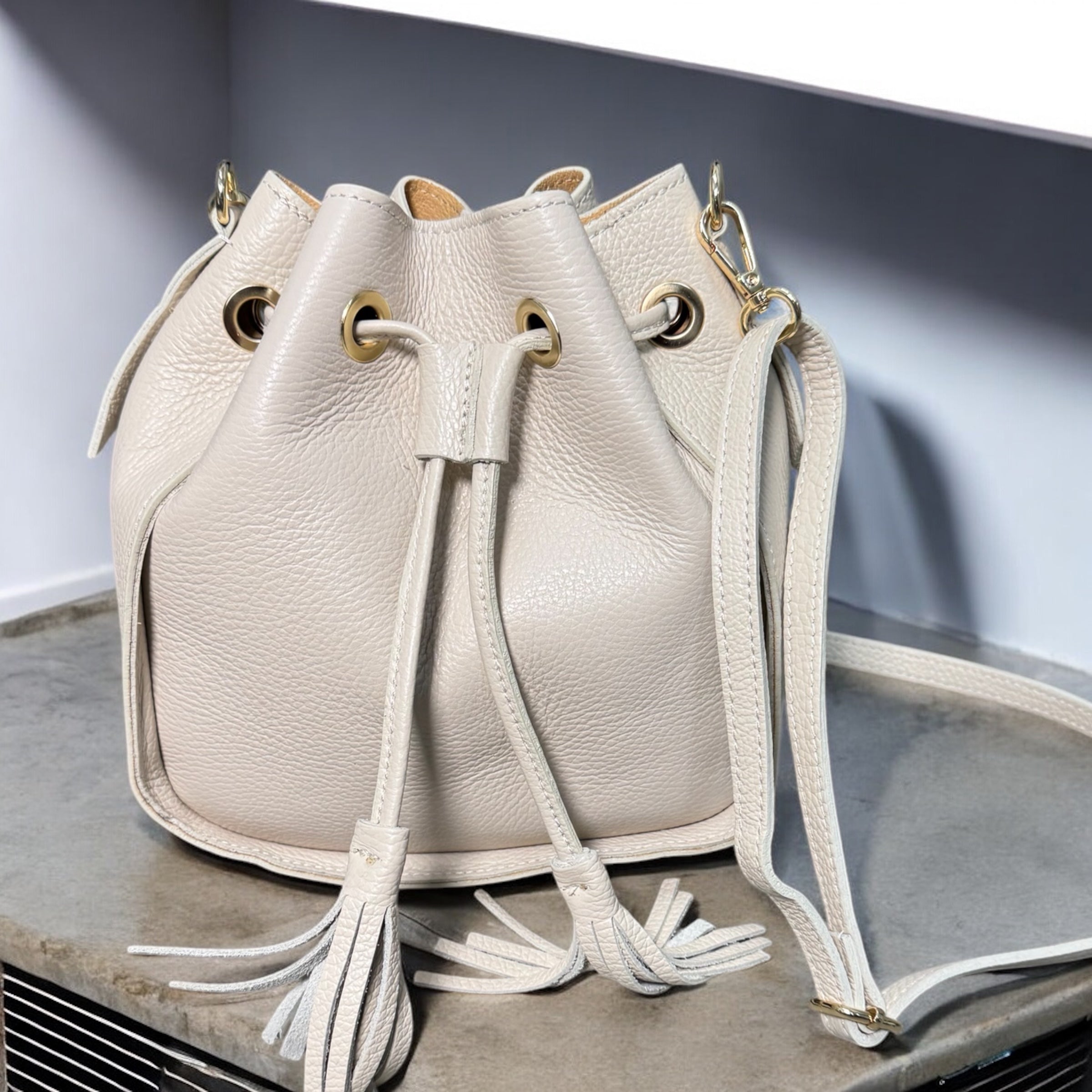 Ledertasche in Creme verschiedenen Farben