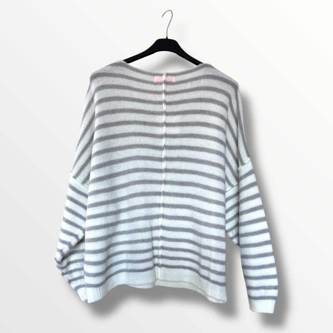 Gestreifter Strickpullover mit Ziernähten in verschiedenen Farben