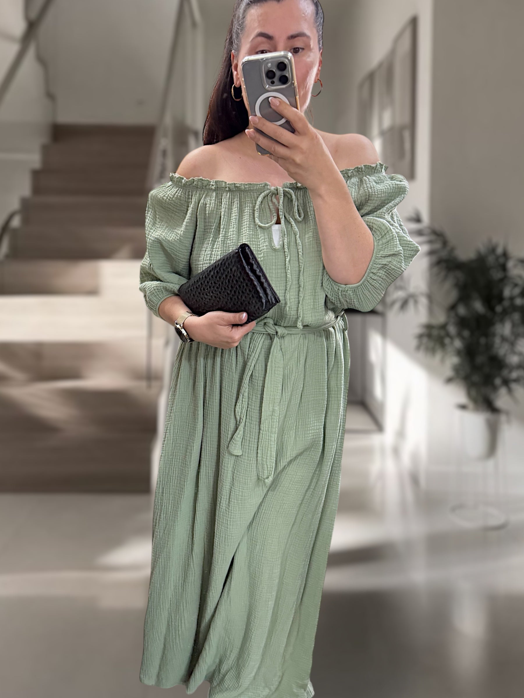 Off-Shoulder Musselin Maxikleid Matcha