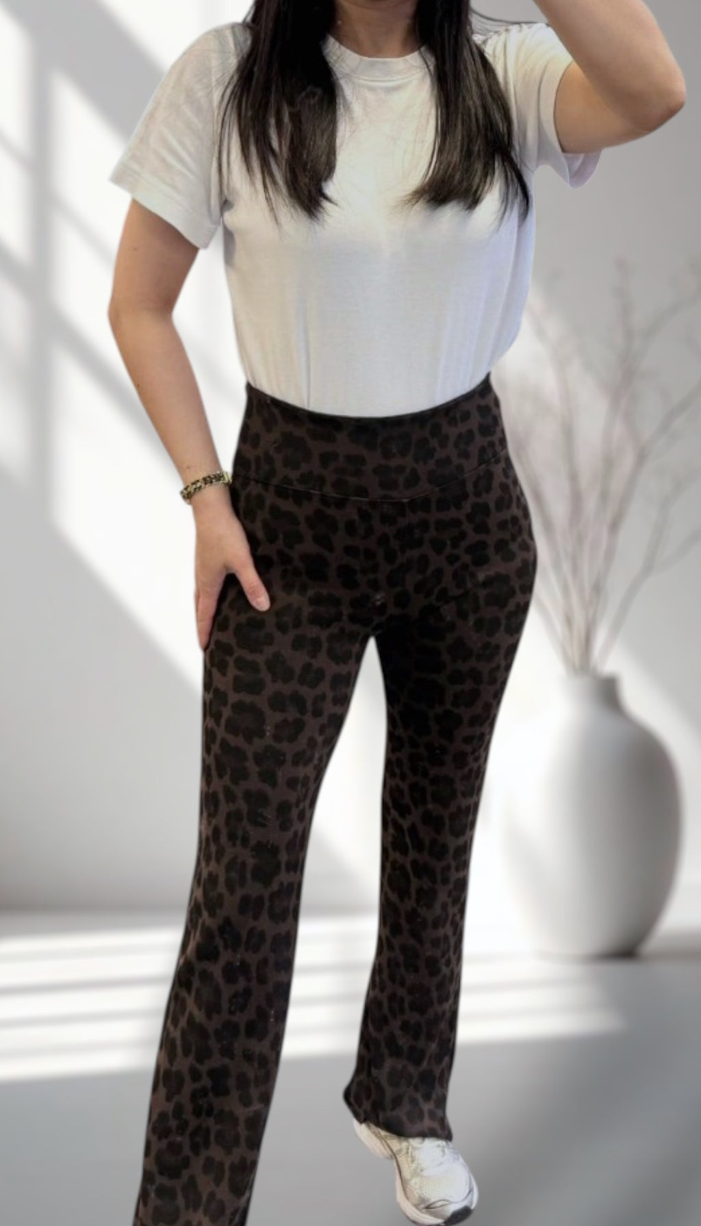 Bequeme Straight Leg Leo Leggings in dunkelbraun