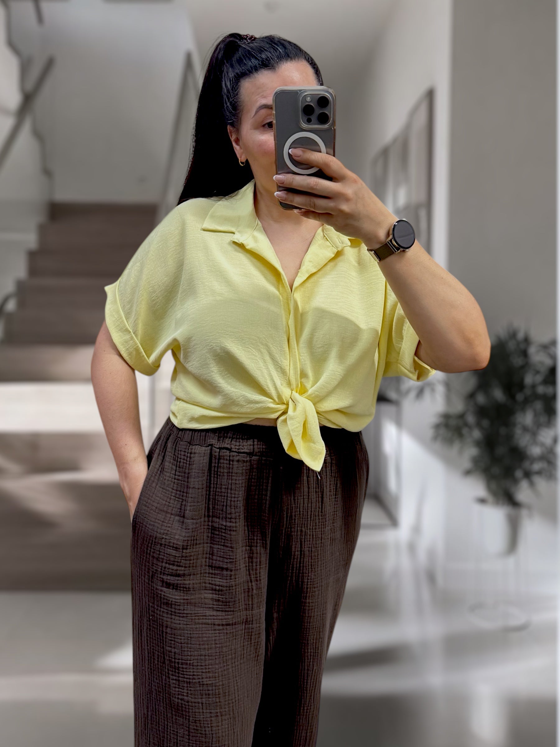 Knoten-Bluse mit Knopfleiste (verschiedenen Farben)