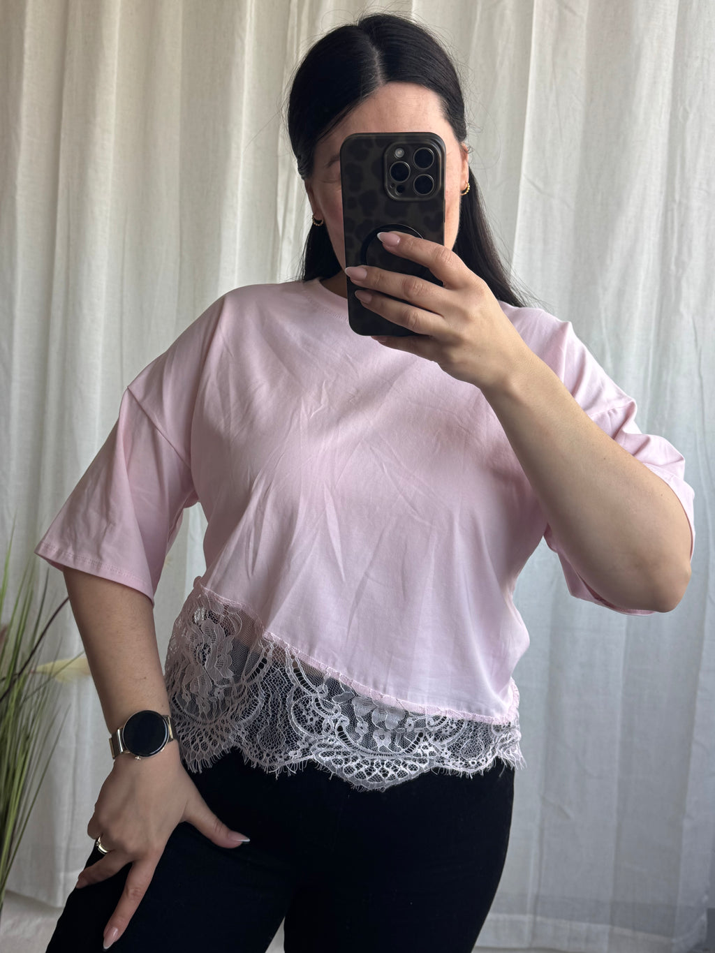 Basic T-Shirt mit Spitzen Details (verschiedene Farben)