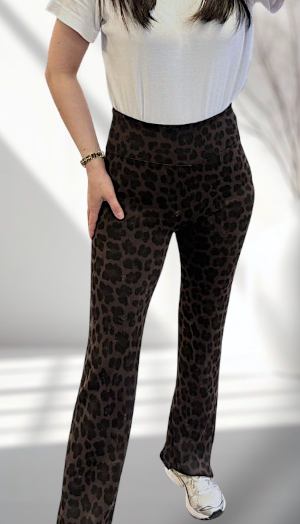 Bequeme Straight Leg Leo Leggings in dunkelbraun
