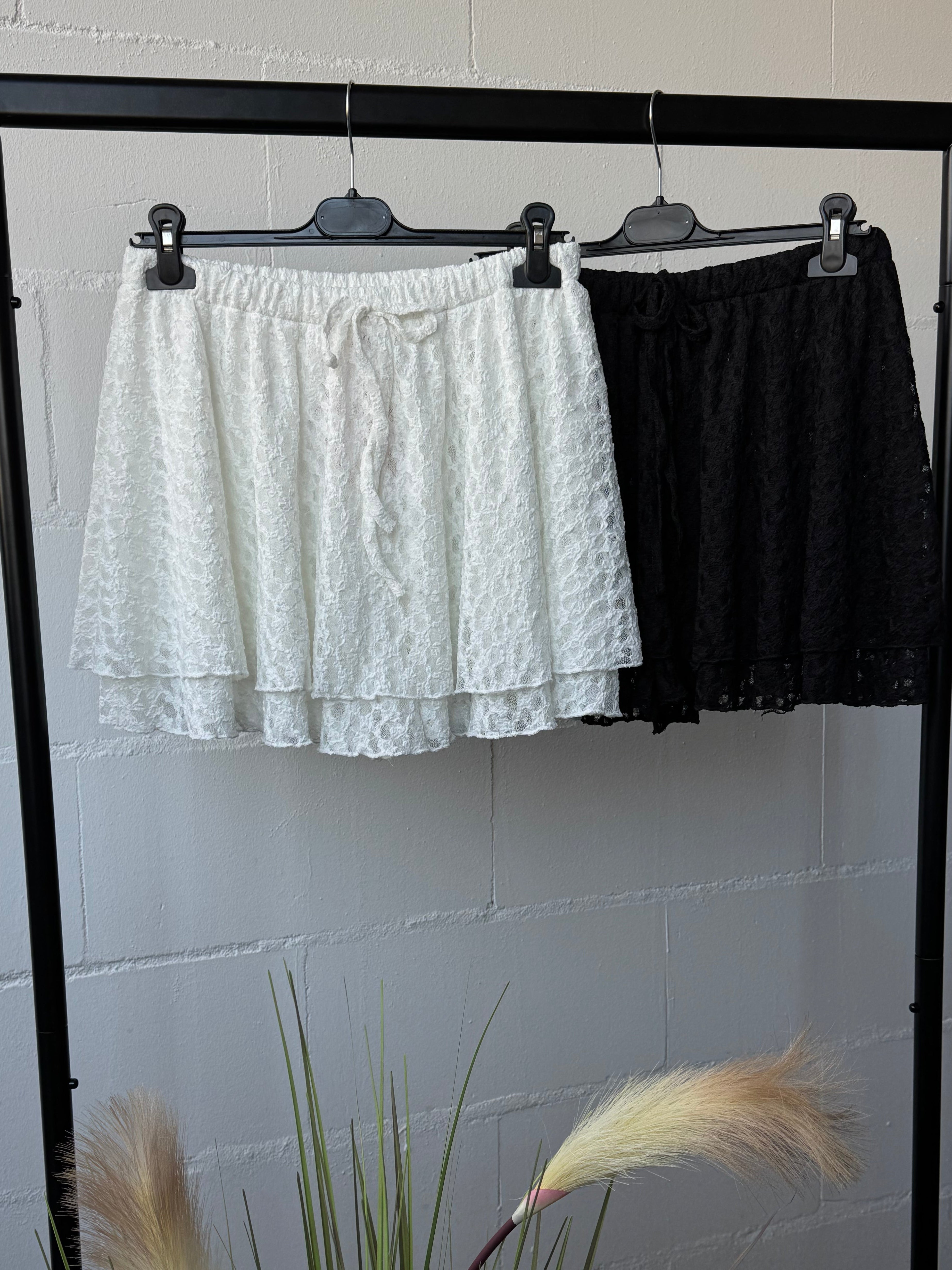 Spitzen Hosenrock (verschiedene Farben)