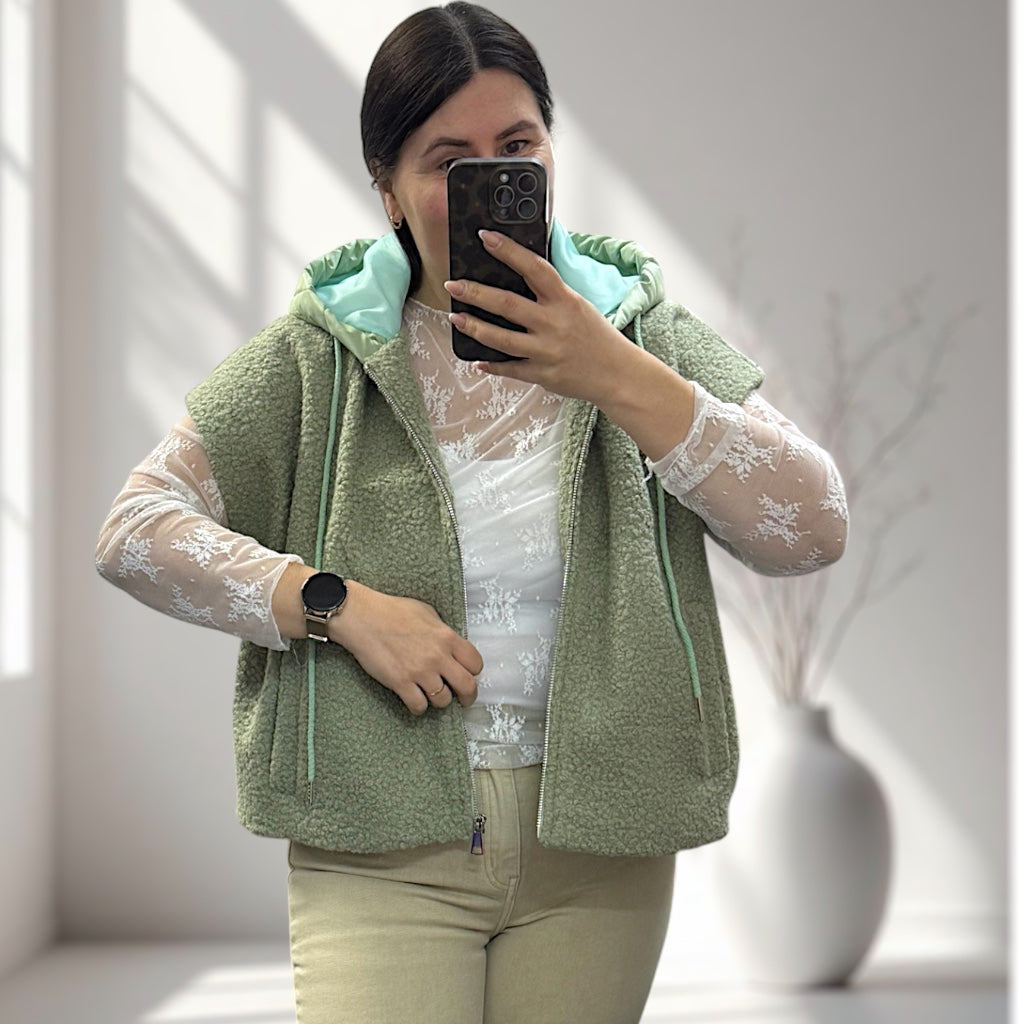 Teddy Weste mit Kapuze (verschiedene Farben)