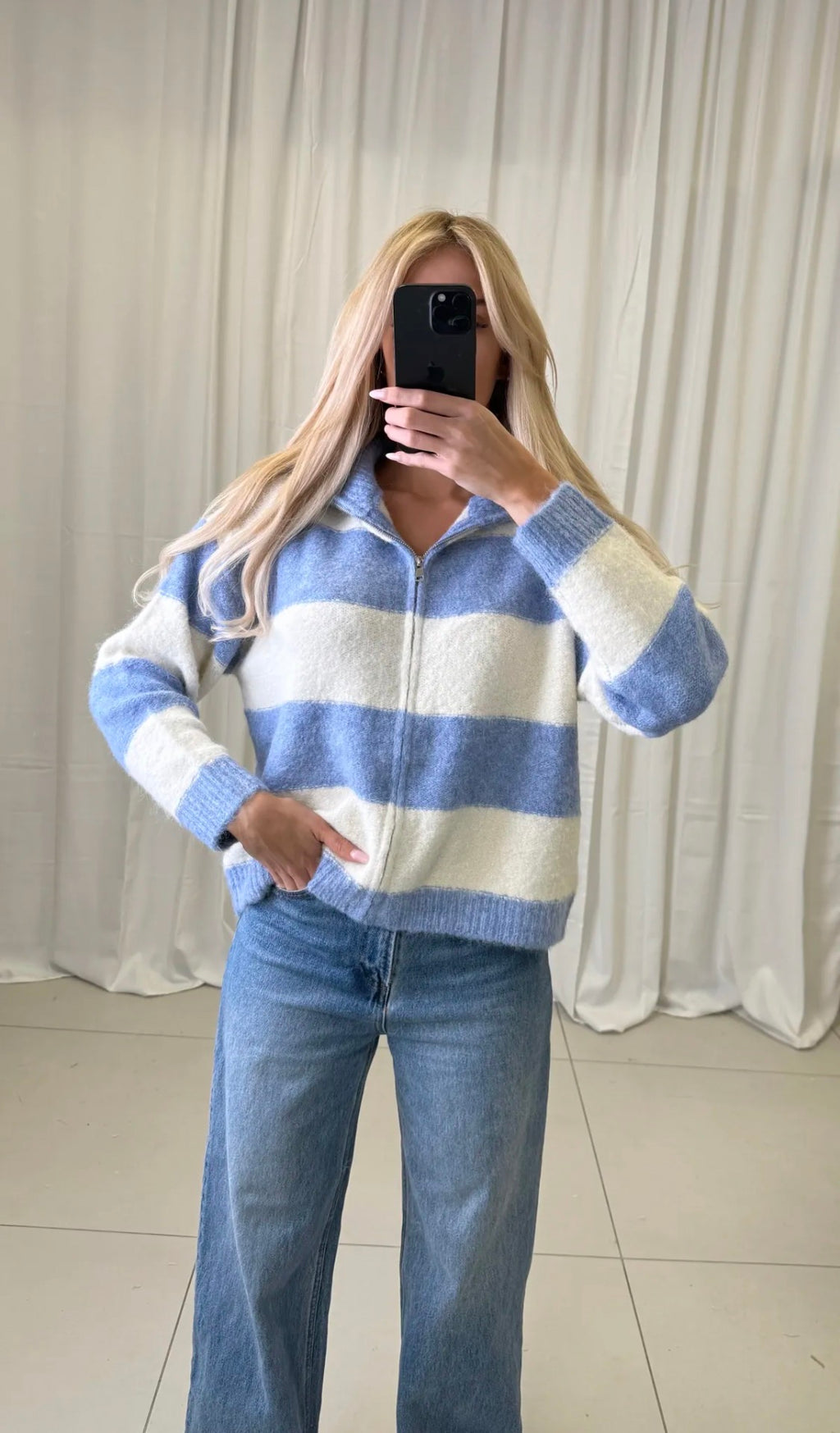 Kuschlige Zipp Strickjacke gestreift (verschiedene Farben)