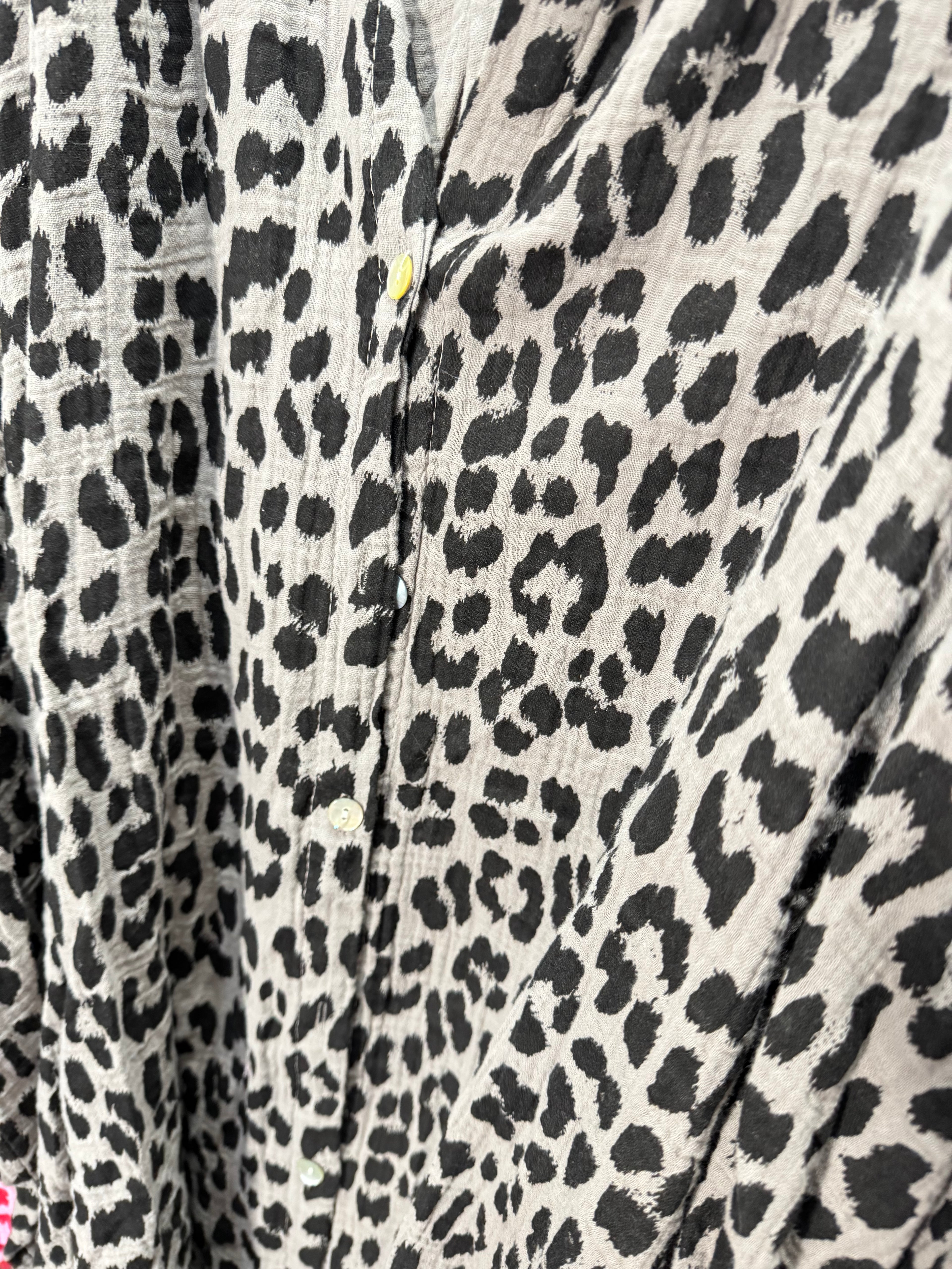 Curvy Oversize Leo Musselin Hemd