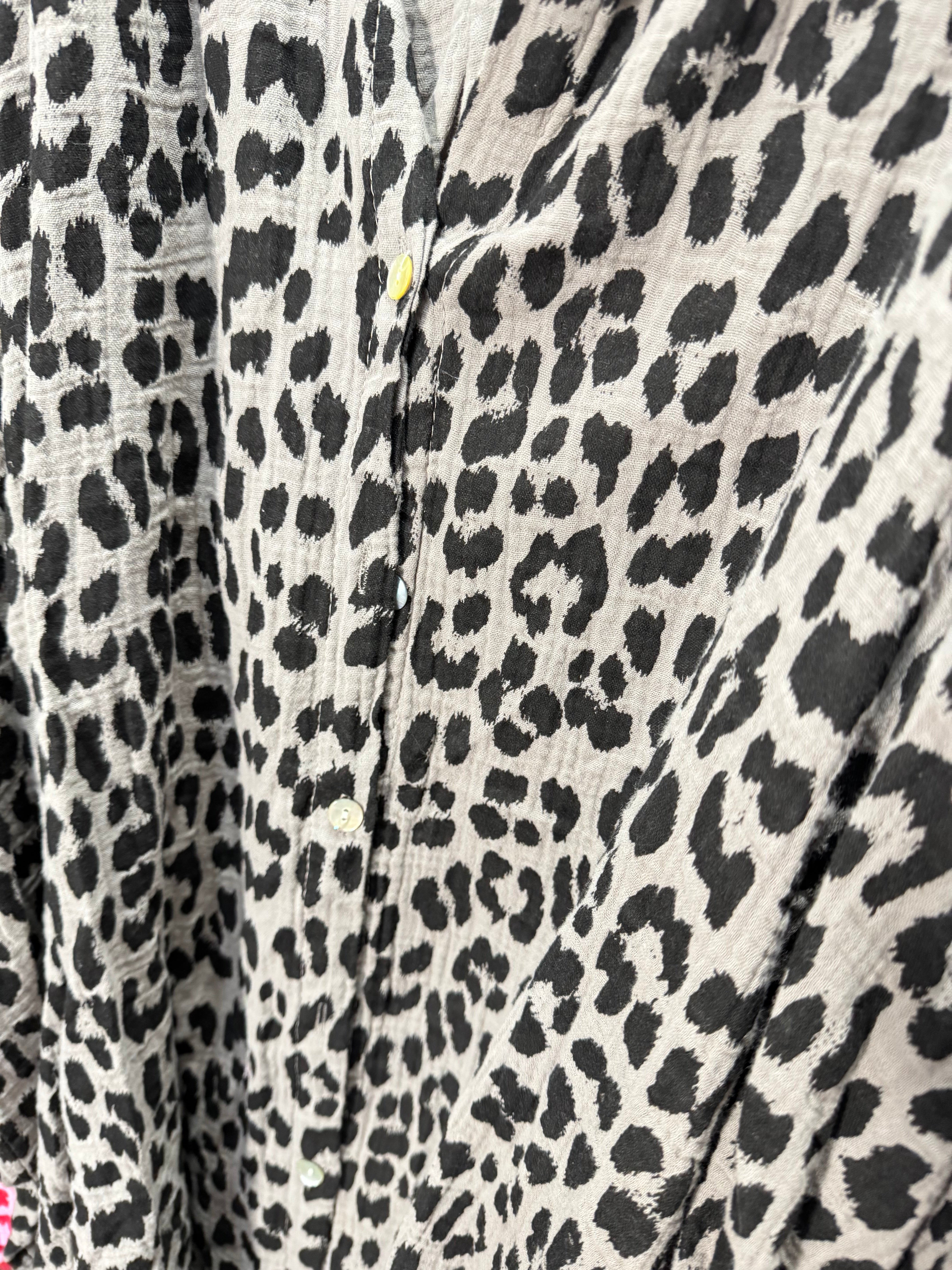 Curvy Oversize Leo Musselin Hemd