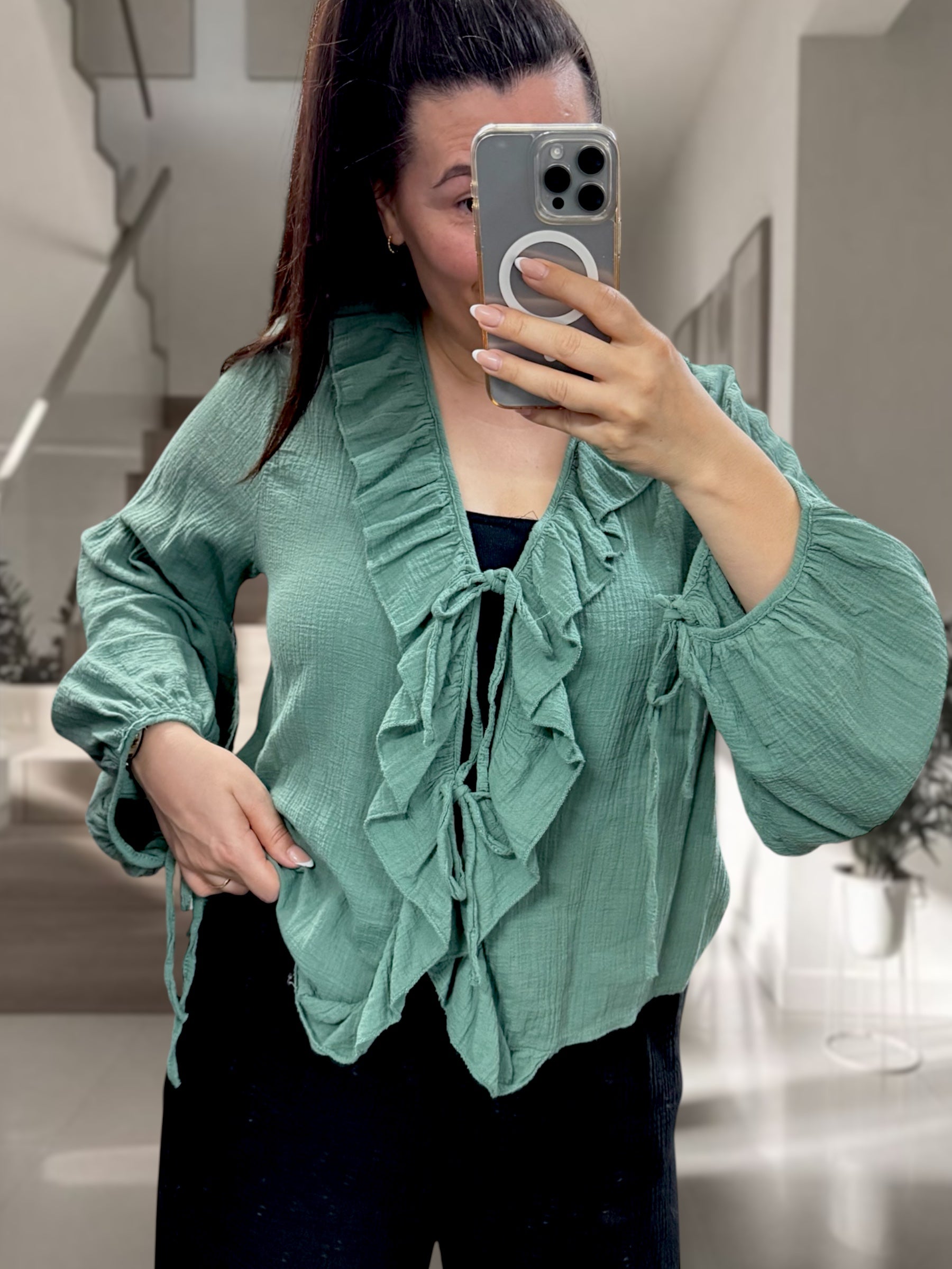 Knoten-Bluse mit Rüschen verschiedenen Farben