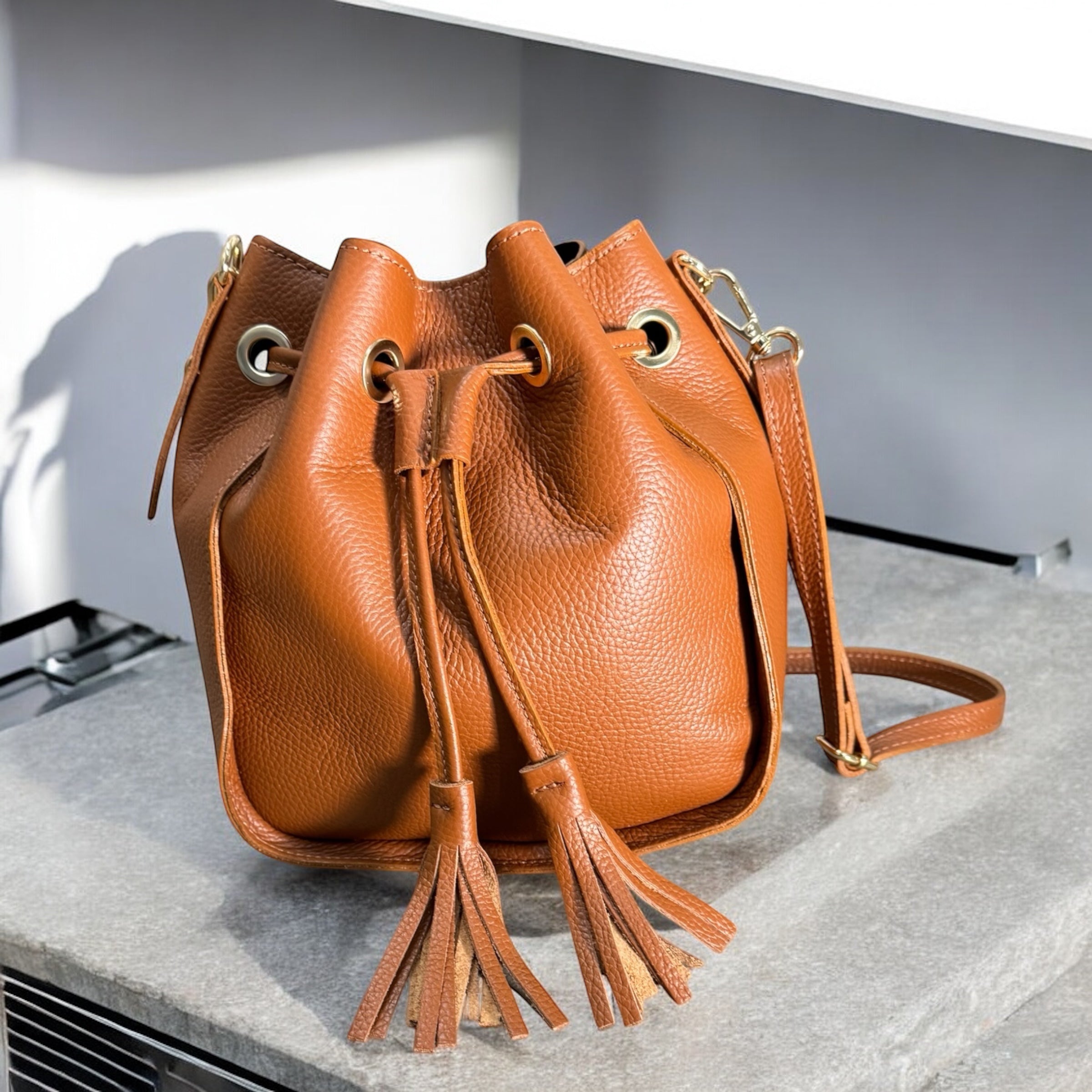 Ledertasche in  braun verschiedenen Farben