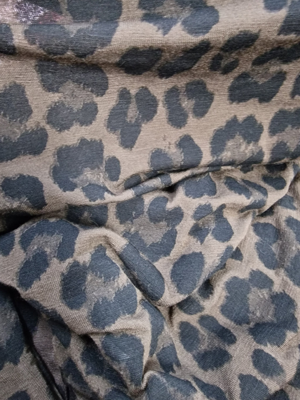 Seamless Leo Cashmere Mix Longsleeve ohne Kragen (verschiedene Farben)